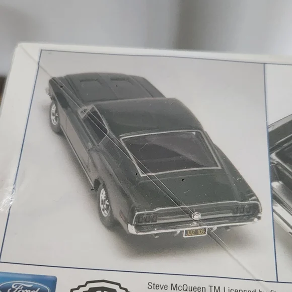 Revell Bullitt 1968 Ford Mustang GT 1:25 Scale Model Kit - Steve McQueen - Picture 14 of 15